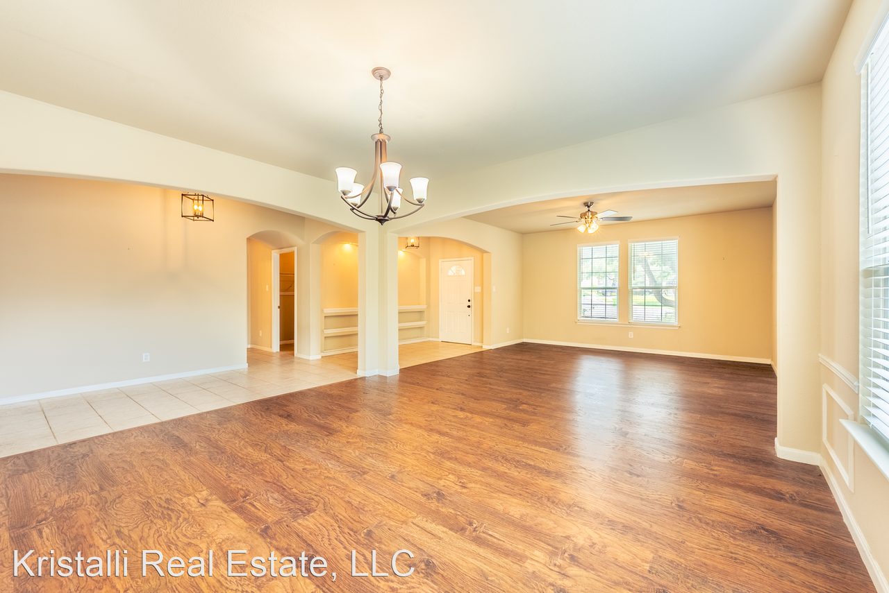 8715 Sandia Cir - Photo 3 of 29