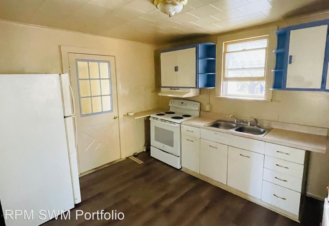 2177 Washington Ave - Photo 3 of 10