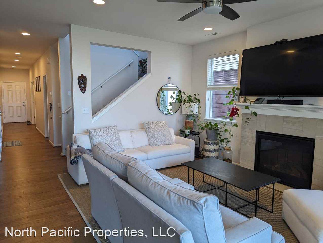 7012 30th Pl Sw - Photo 3 of 7