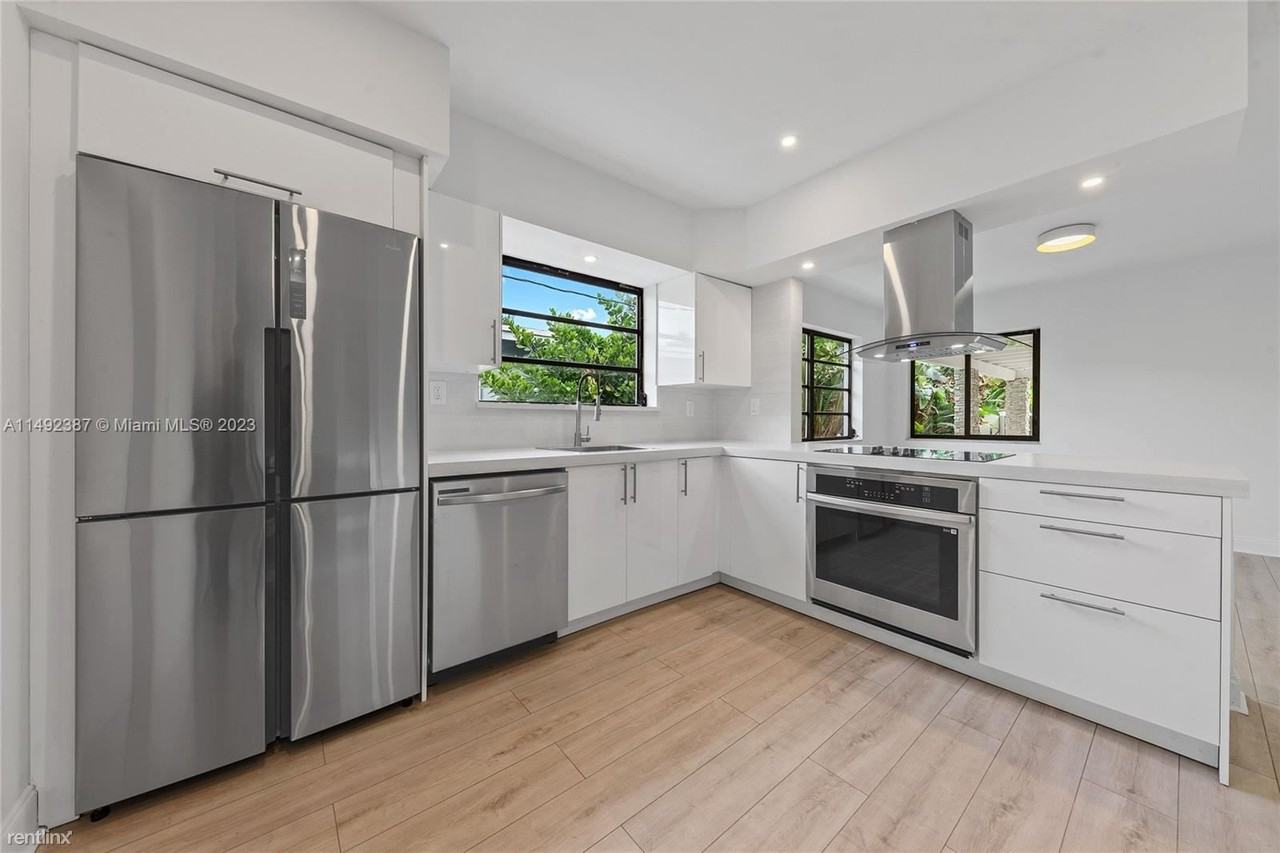 7525 Adventure Ave - Photo 2 of 16