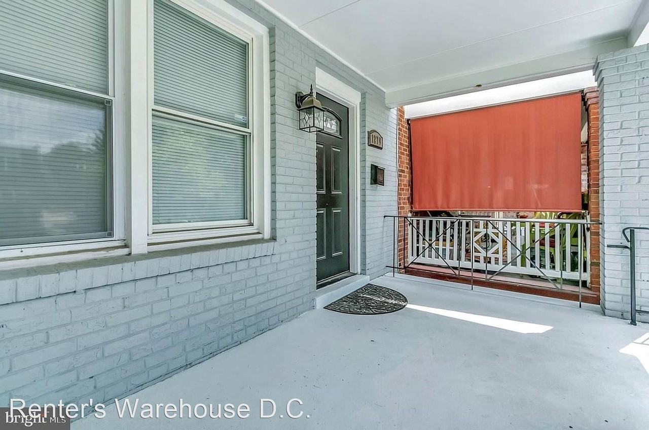 1278 Delafield Pl Ne - Photo 2 of 32