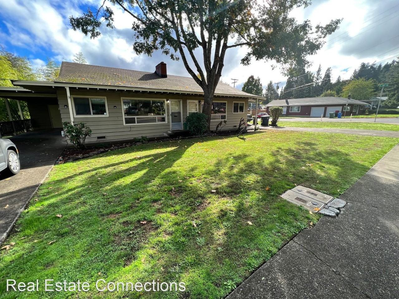 3447/3449 Donald Street Apartments in Crest Drive, Eugene, OR 97405