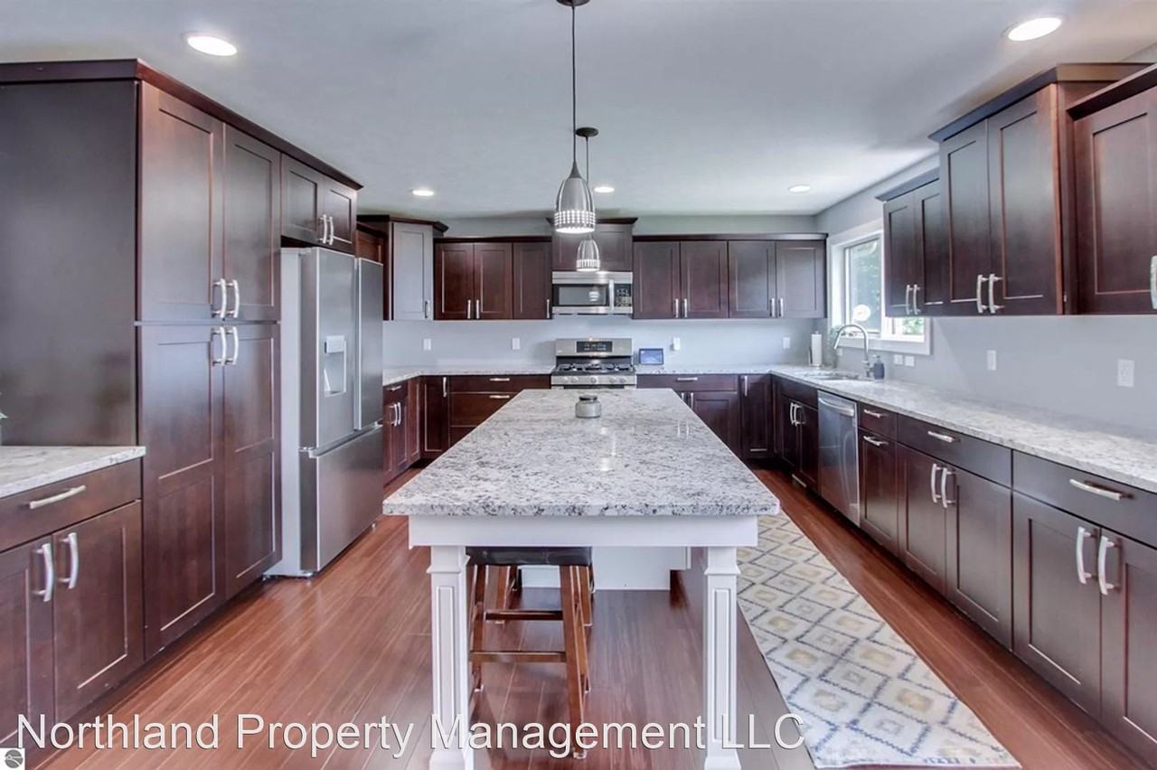 4393 Apple Tree Ln - Photo 2 of 25