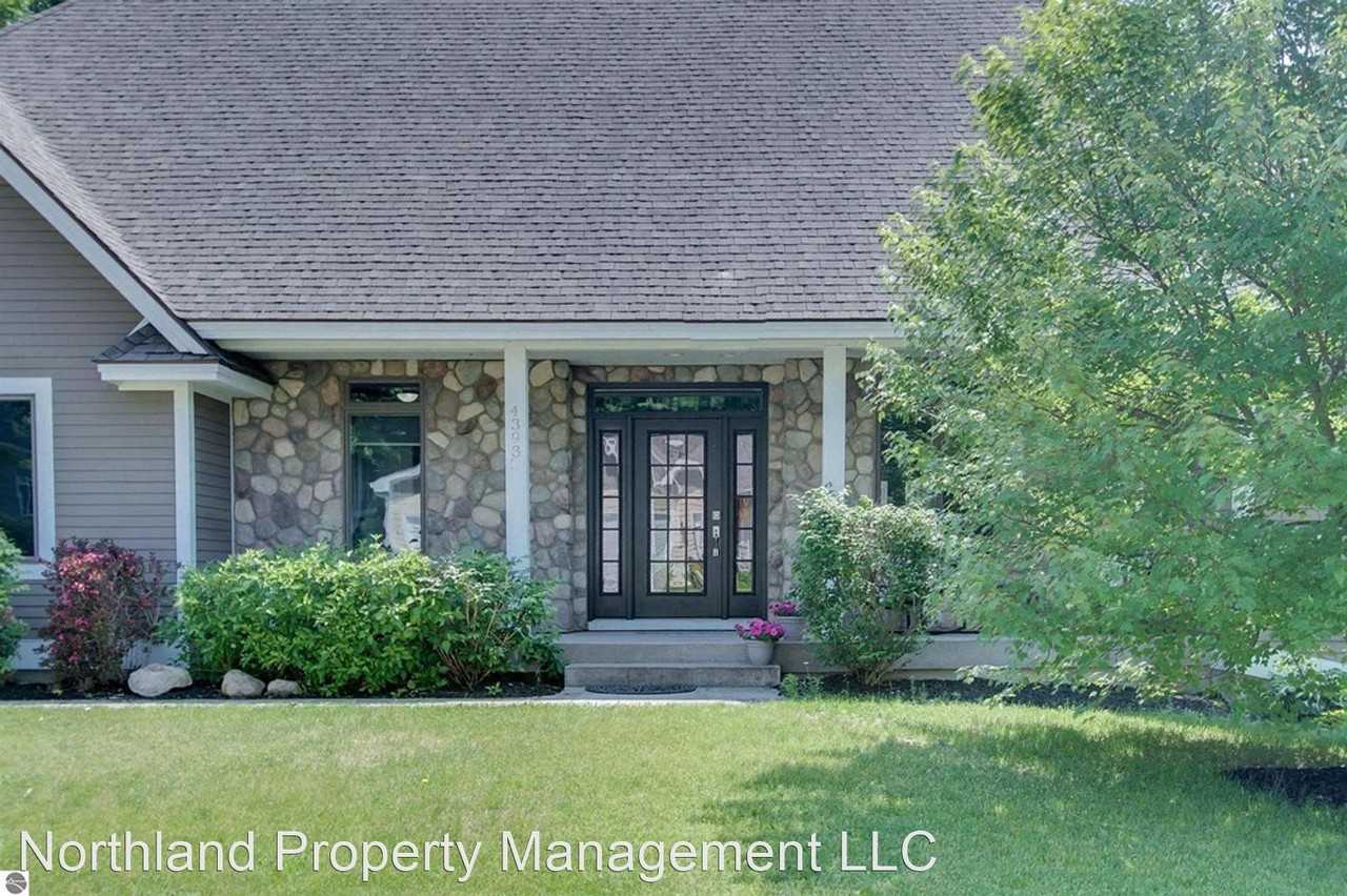 4393 Apple Tree Ln - Photo 3 of 25