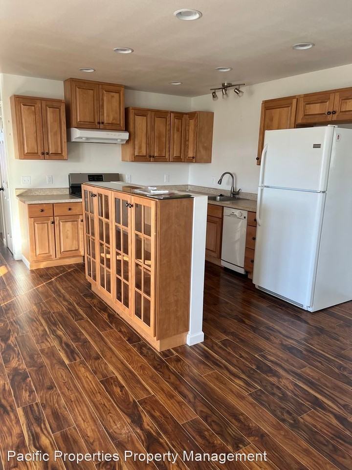 1063 Connecticut Ave - Photo 3 of 10