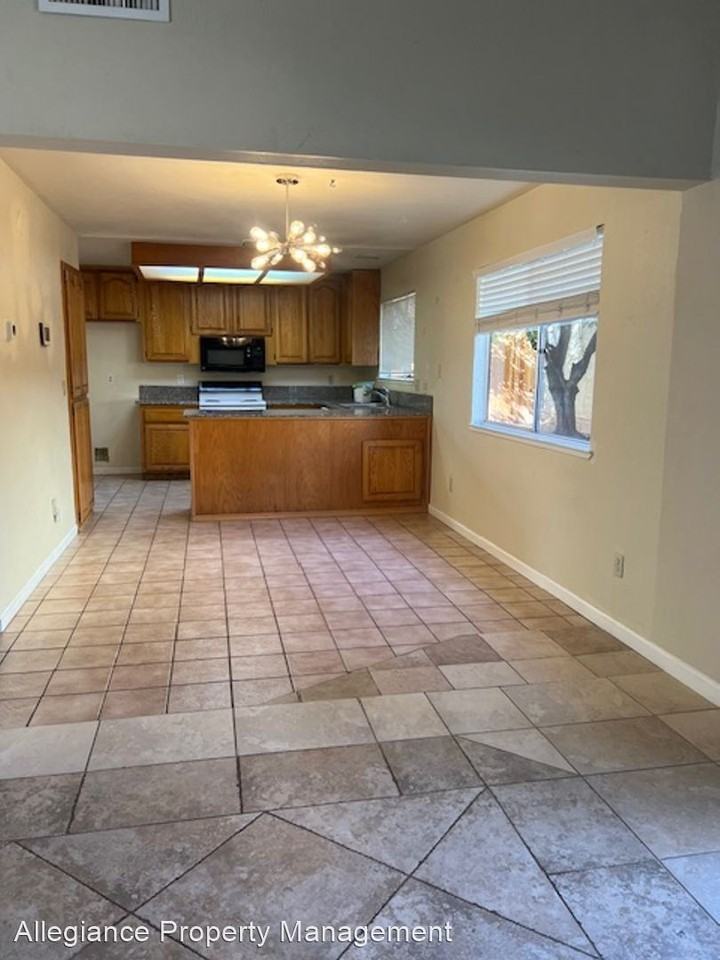 8149 Glen Alta Way - Photo 3 of 5