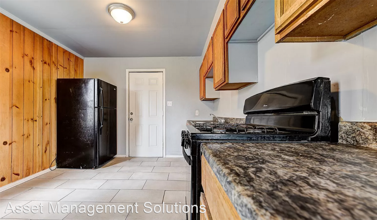 12809 Ne 36th St - Photo 2 of 13