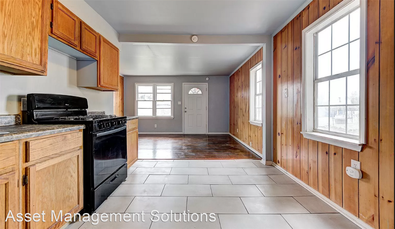 12809 Ne 36th St - Photo 3 of 13