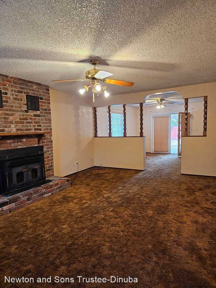 150 8th St - Photo 3 of 30