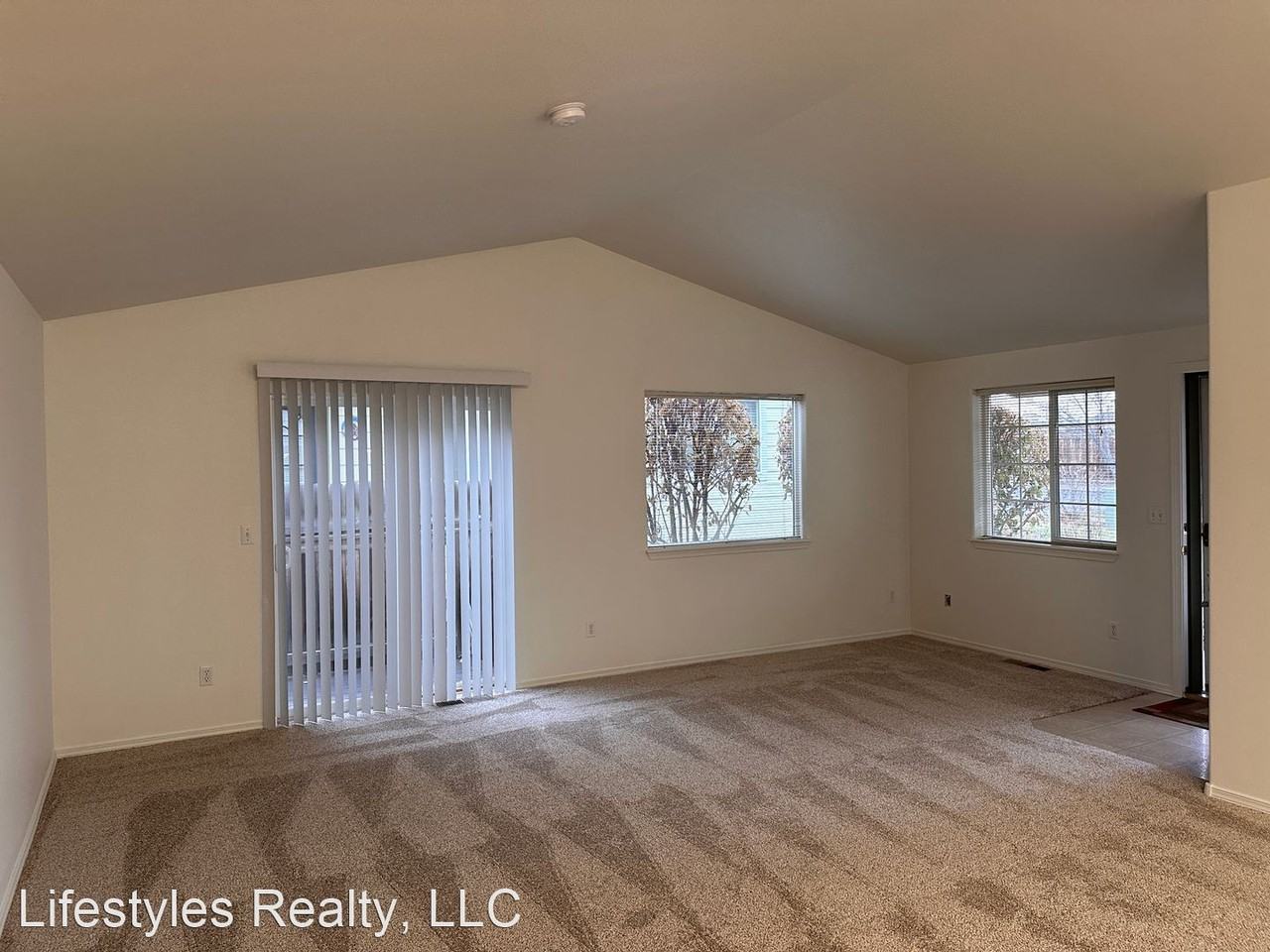 328/330 NW 21st Street - Photo 3 of 11