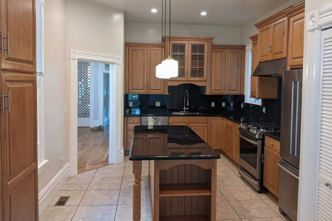 652 Waller St - Photo 2 of 22