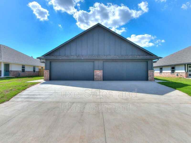 10514 Utica Dr - Photo 2 of 31