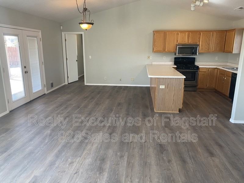 7454 Patriot Dr - Photo 2 of 9