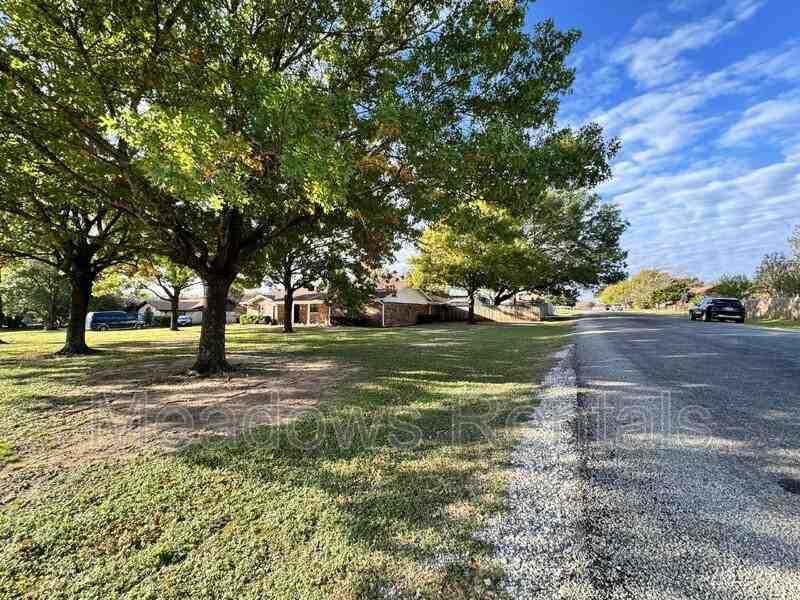 140 Towne West Dr - Photo 6 of 42