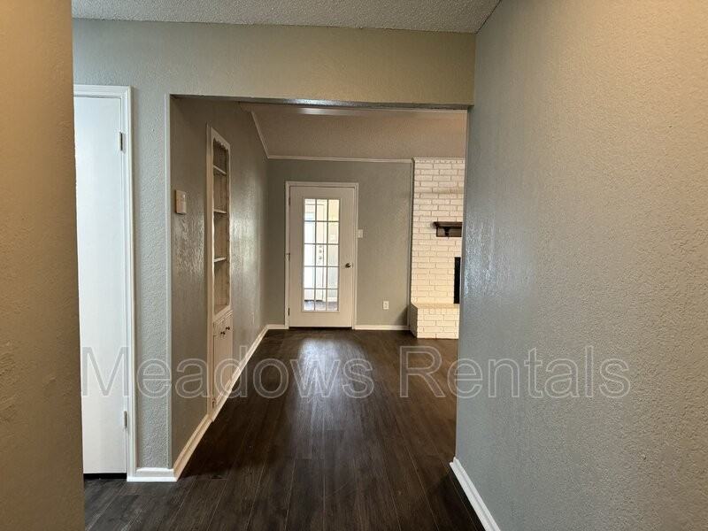 140 Towne West Dr - Photo 7 of 42