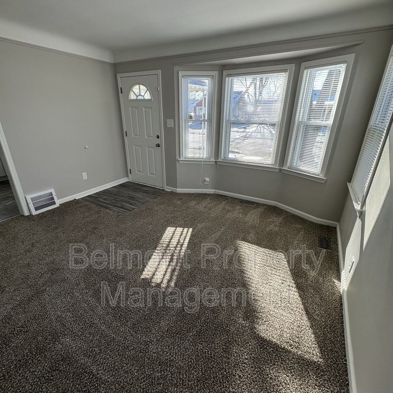 19757 Elkhart St - Photo 3 of 11