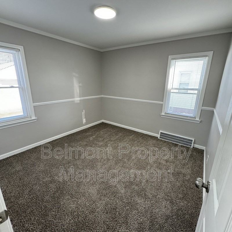 19757 Elkhart St - Photo 6 of 11