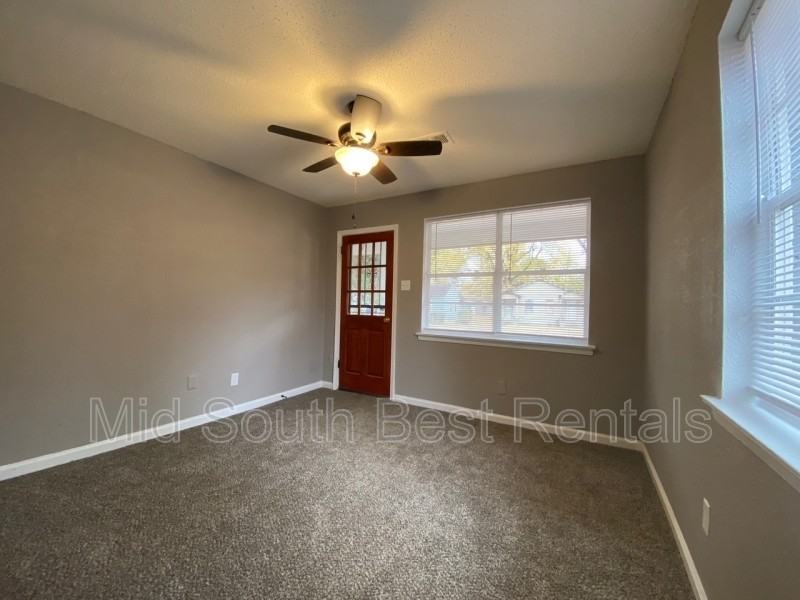 346 Flynn Rd - Photo 2 of 7