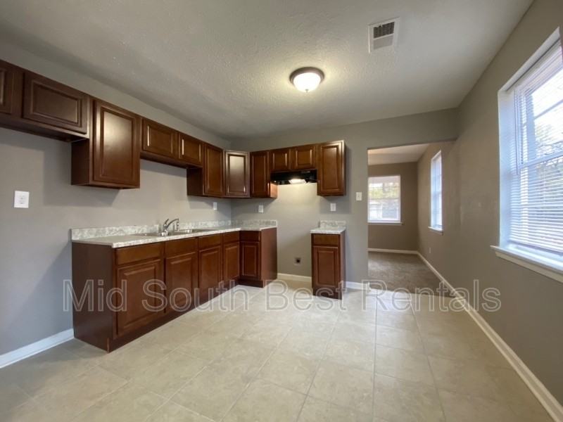 346 Flynn Rd - Photo 3 of 7