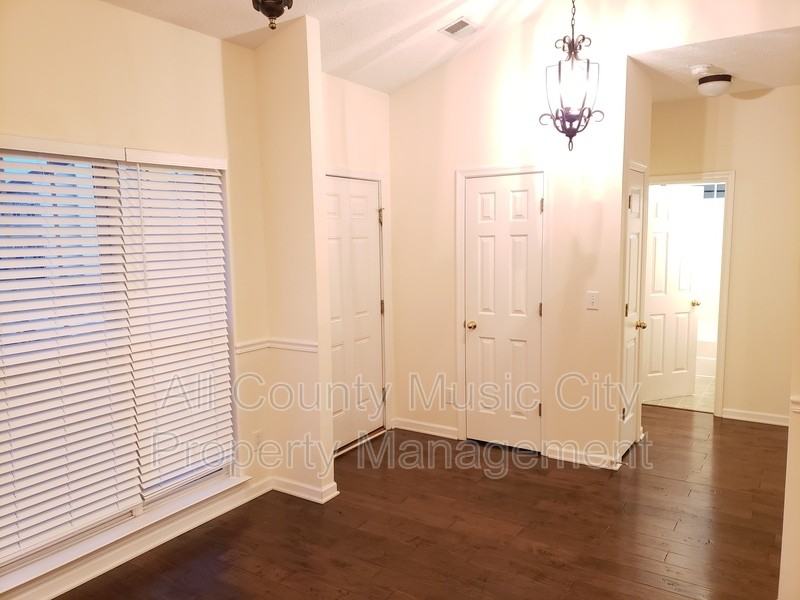 905 Weatherside Ct - Photo 4 of 26