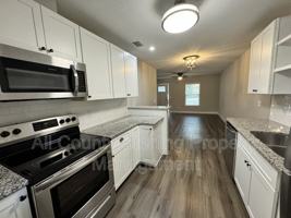 featured image of 217 Sw Tigerview Gln #2
