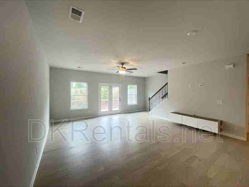 2623 Hedgeway Cir - Photo 2 of 17