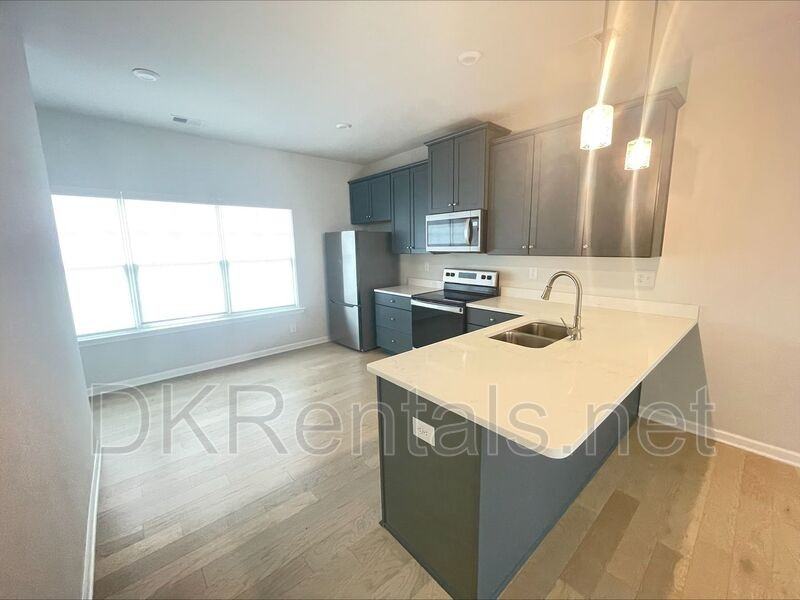 2623 Hedgeway Cir - Photo 4 of 17