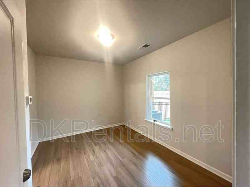 2623 Hedgeway Cir - Photo 5 of 17