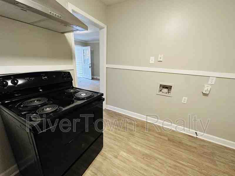 1074 E Walthal Cir - Photo 3 of 7