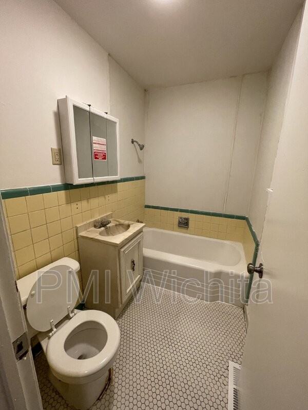 2323 S Belmont St - Photo 3 of 8