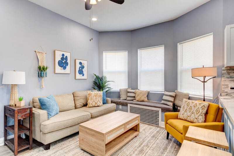 2914 W New York St - Photo 2 of 11