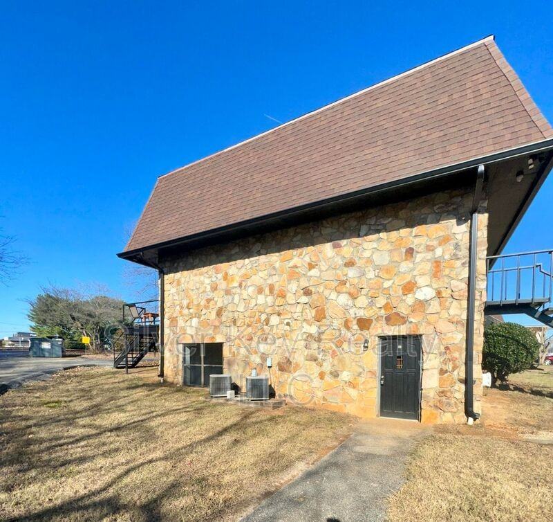 116 Old Athens Pike - Photo 2 of 10