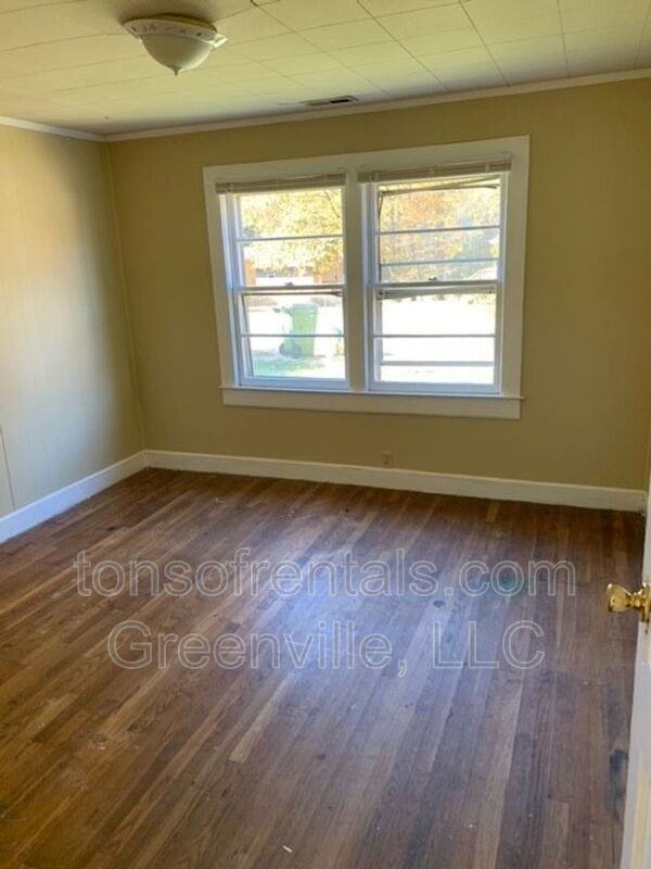 205 Curry St - Photo 3 of 13