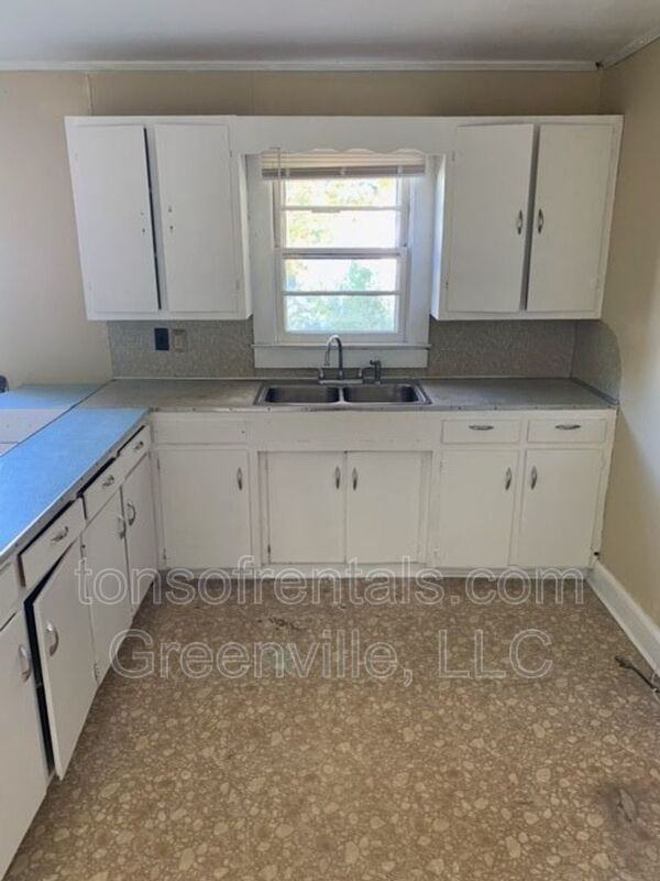 205 Curry St - Photo 6 of 13