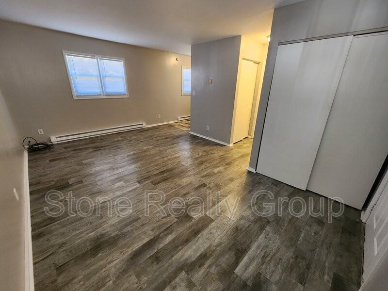 5608 E Newcomer Ave - Photo 2 of 6