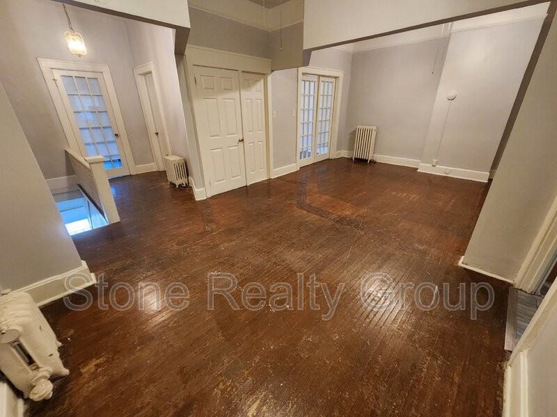 512 1/2 S 5th St - Photo 2 of 9