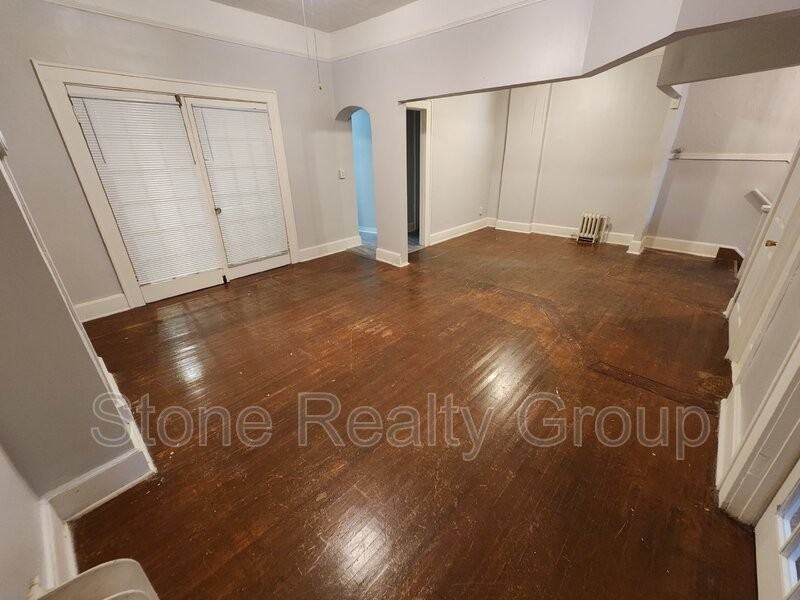 512 1/2 S 5th St - Photo 3 of 9