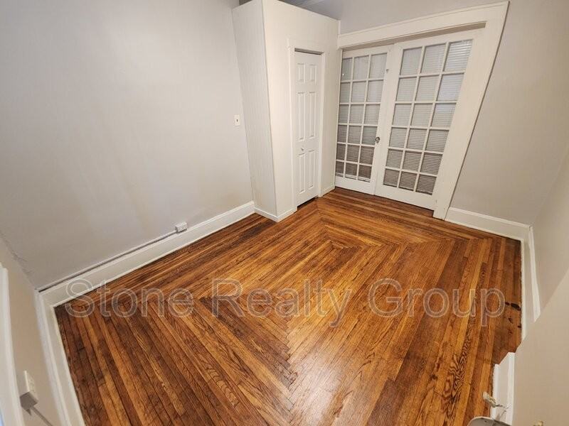 512 1/2 S 5th St - Photo 7 of 9