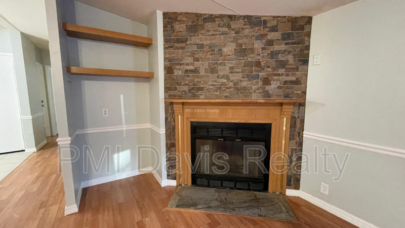 2645 Mosley Rd - Photo 4 of 11