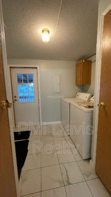 2645 Mosley Rd - Photo 5 of 11