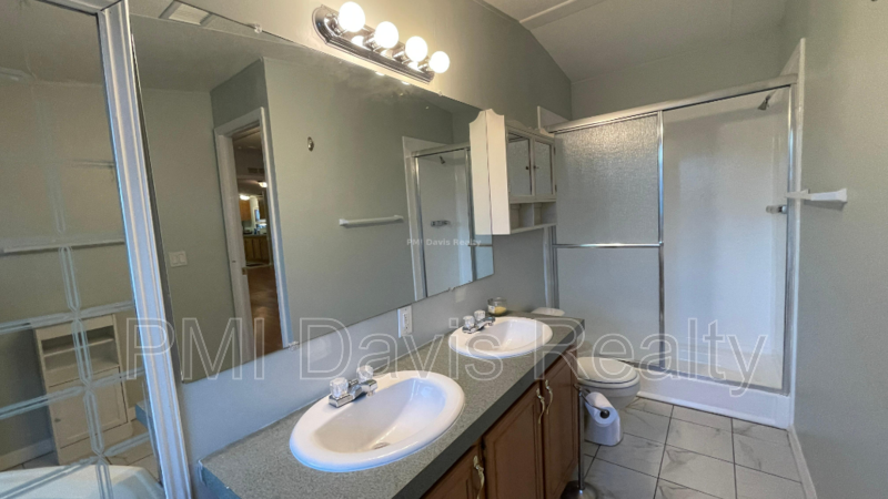 2645 Mosley Rd - Photo 7 of 11