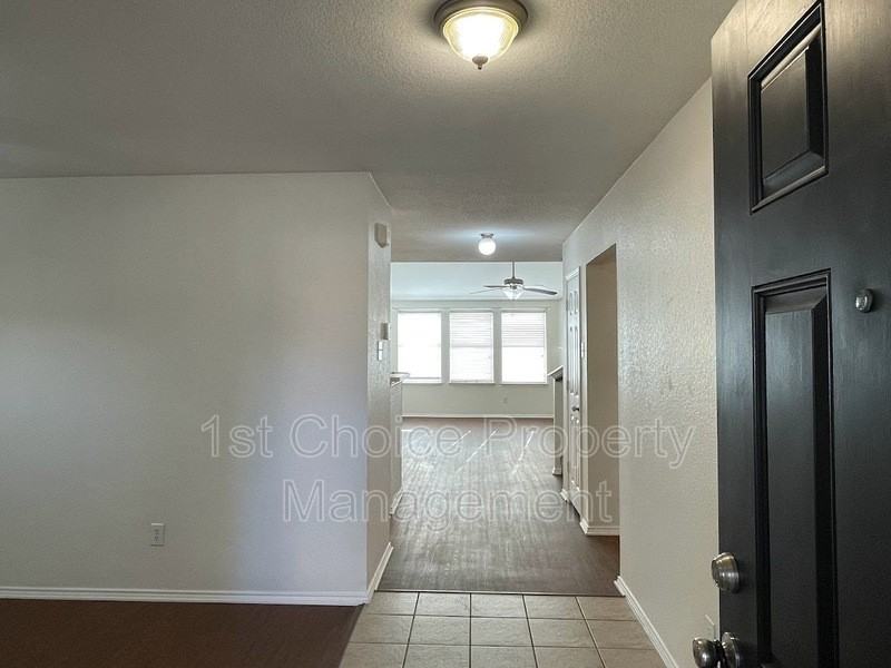 9224 Conestoga Dr - Photo 3 of 19