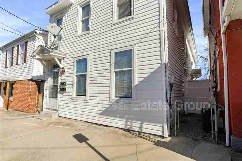 721 2nd St - Photo 5 of 34