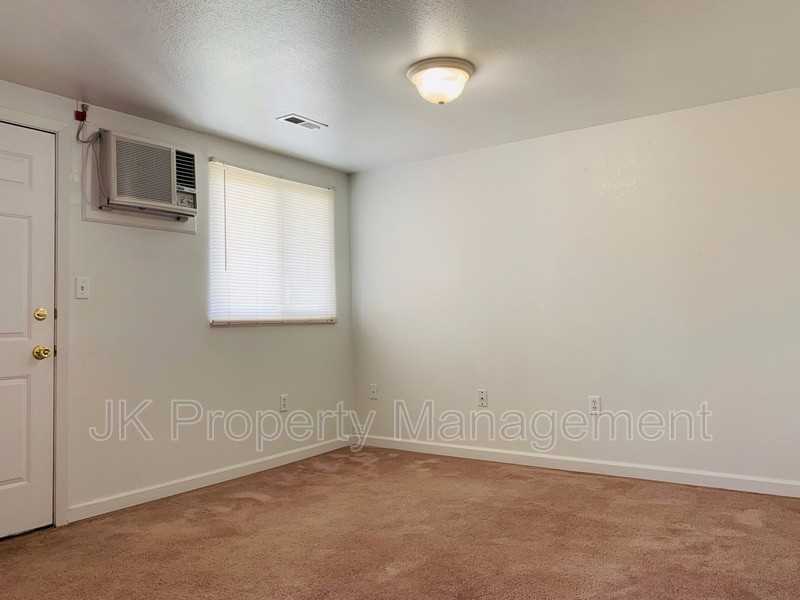 4000 Ella Ave #01 - Photo 4 of 12