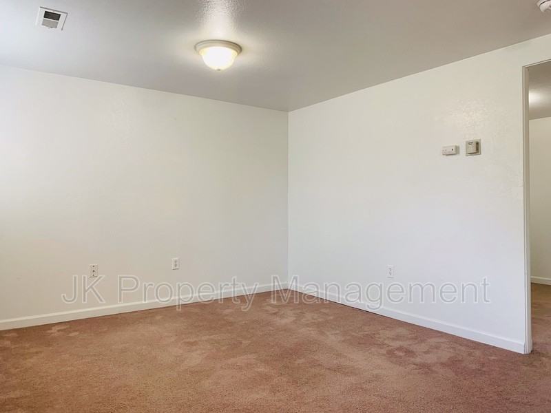4000 Ella Ave #01 - Photo 5 of 12