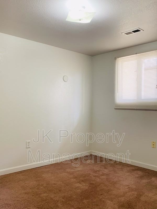 4000 Ella Ave #01 - Photo 7 of 12