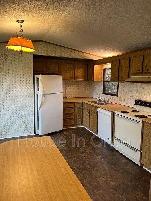 193 Walter C Rd - Photo 2 of 16