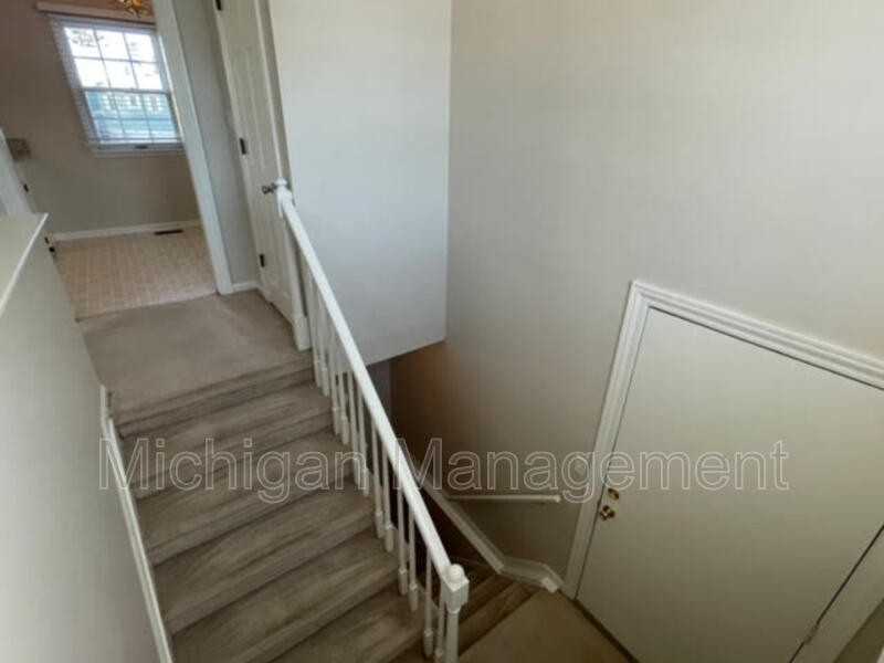 42108 Gladwin St - Photo 3 of 26