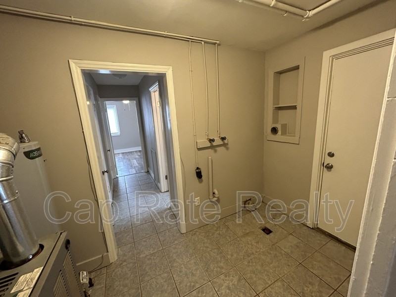 1045 Republic Ave - Photo 6 of 10
