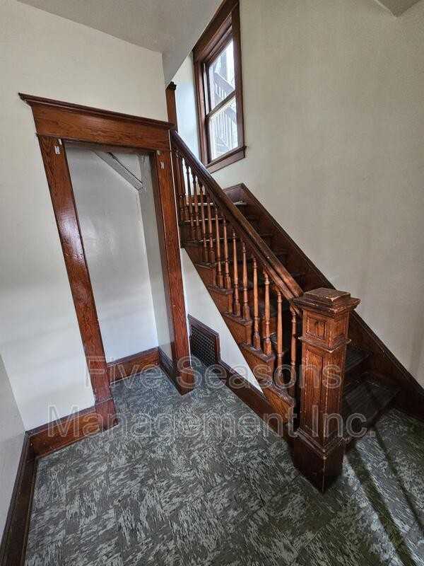 40 Monroe St - Photo 3 of 14